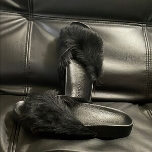 Vince Black Leather and Sheep Fur Sandals Size 7. Worn briefly indoors only.